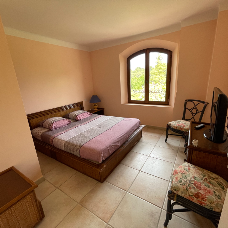 Chambre 2 avec grand lit 160 x 200